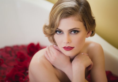 10 Tips for Feeling Confident and Comfortable During Your Bridal Boudoir Photoshoot